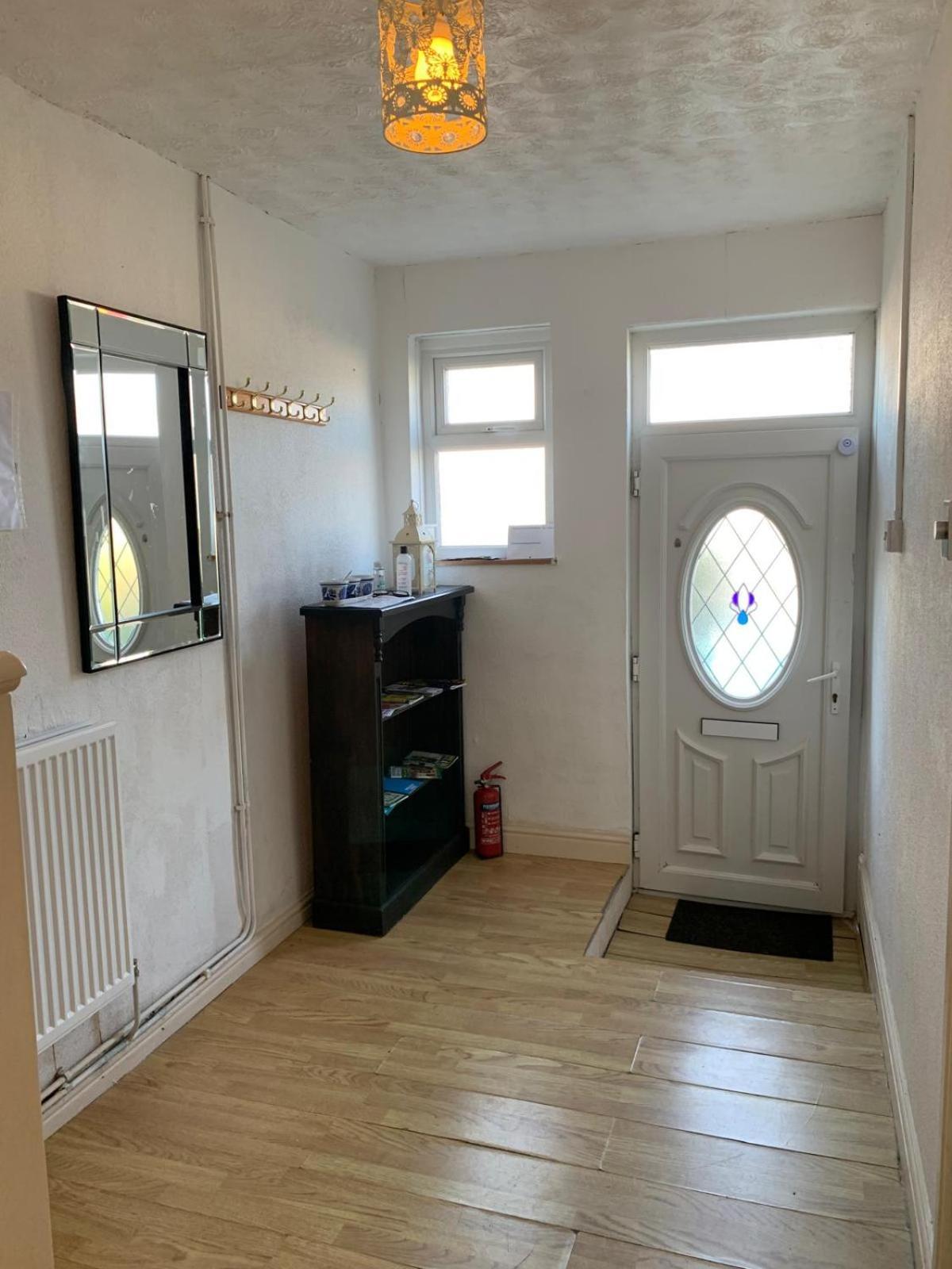 Room Only Guest Accommodation, Guest House Self Catering 威尔士班戈 外观 照片