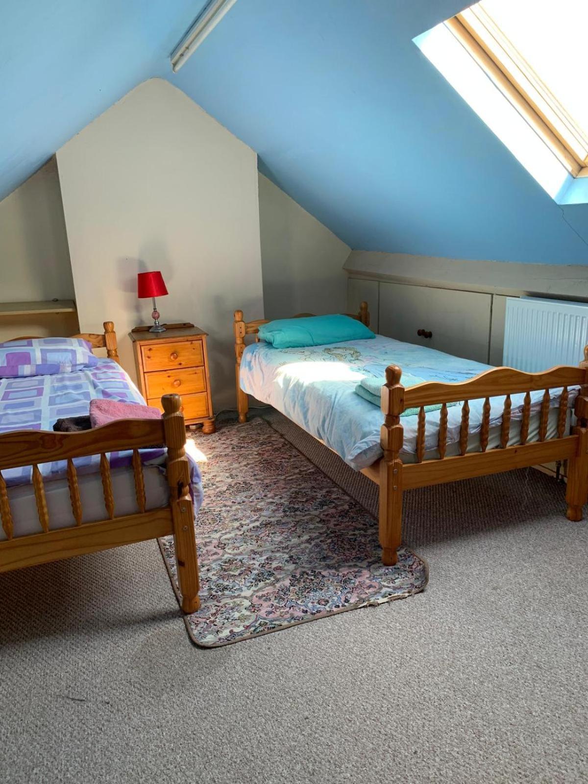 Room Only Guest Accommodation, Guest House Self Catering 威尔士班戈 外观 照片