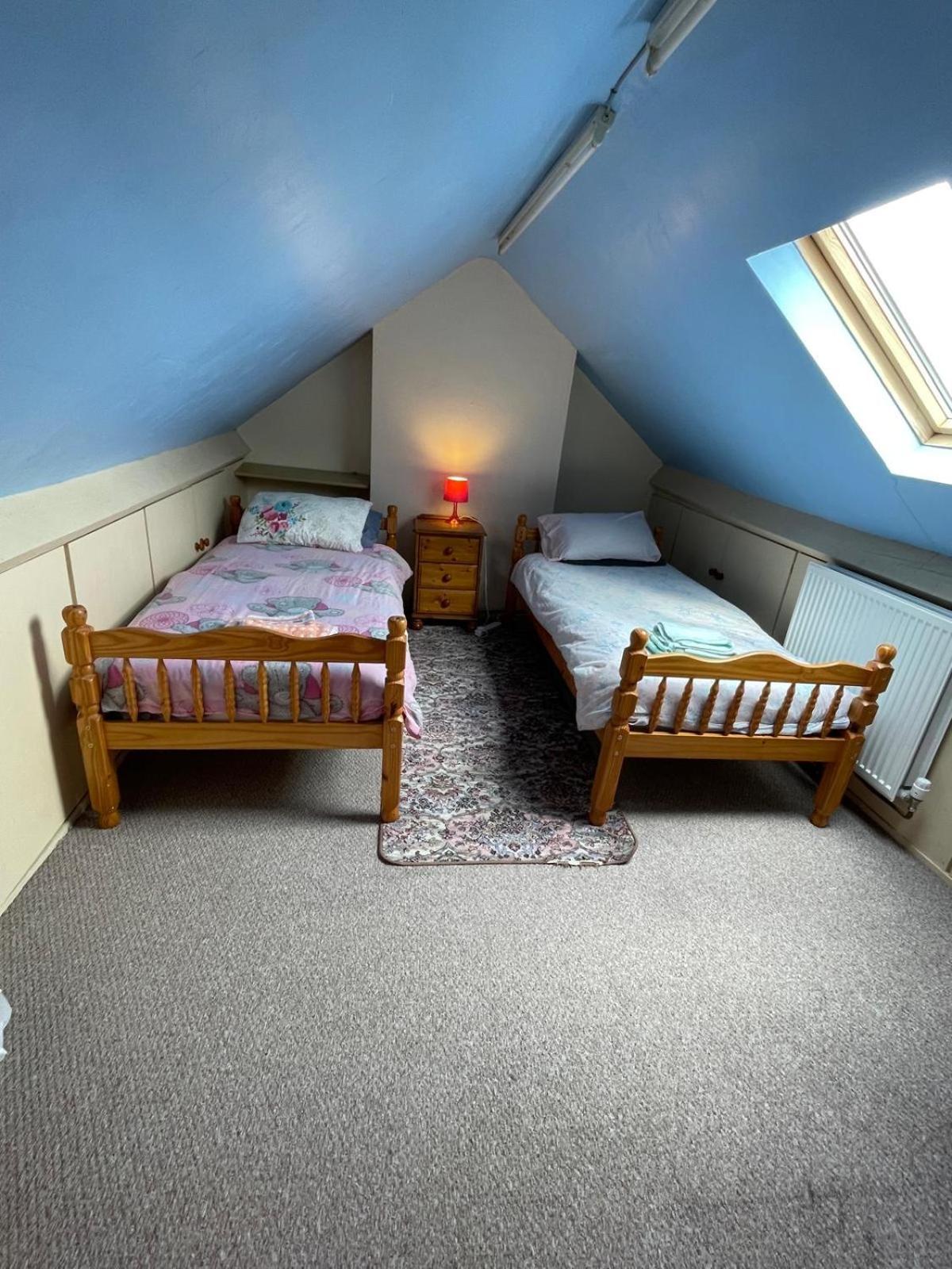 Room Only Guest Accommodation, Guest House Self Catering 威尔士班戈 外观 照片